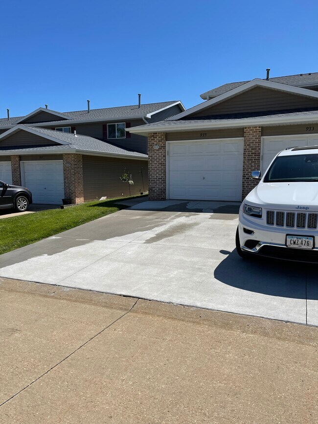 cochera - 935 Grand Avenue Ct