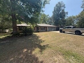 Building Photo - 2412 Redbud St