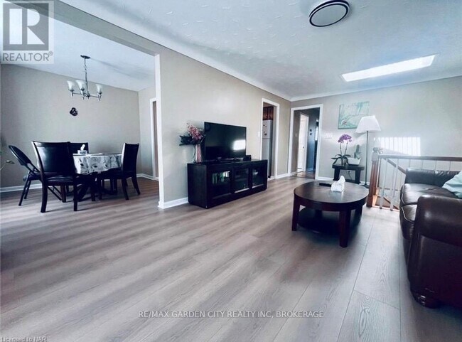 Photo du bâtiment - 73 Lakeshore Rd