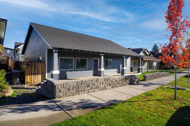 Building Photo - Single level home in SW Bend, close to the...