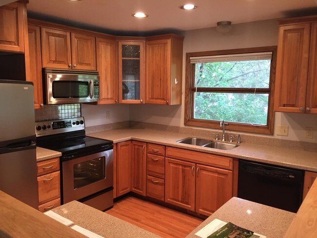 Foto del edificio - 2745 Olive Ln N
