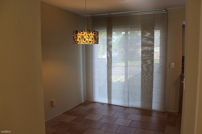 Building Photo - 2 br, 1.5 bath  - 2927 Whittier Ct