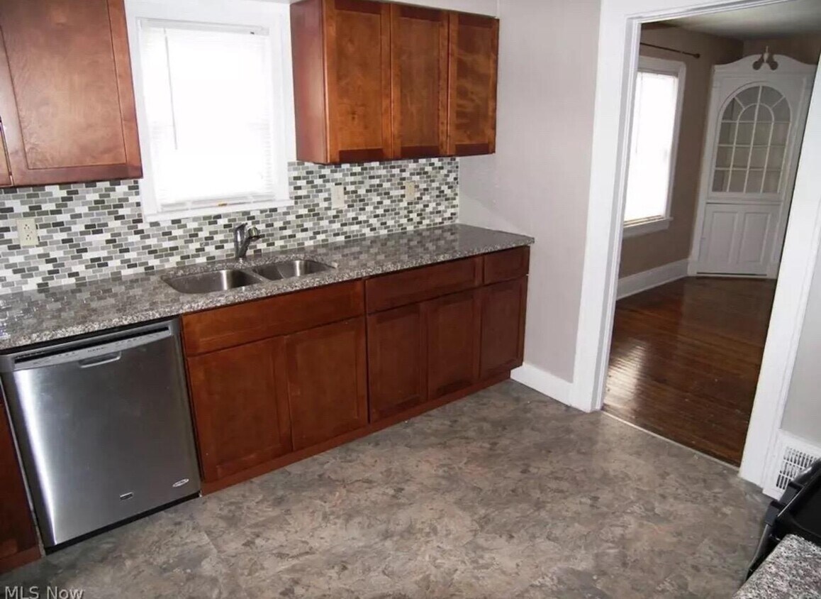 Foto del edificio - 1681 Sunview Rd