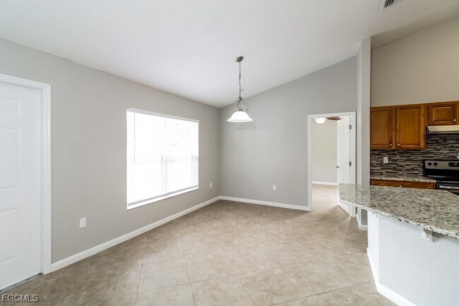 Building Photo - 2556 Traverse Ave