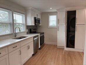 15 Lyon Ave