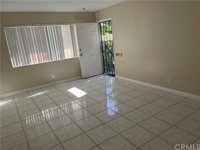 Foto del edificio - 36 Camelback Ave S