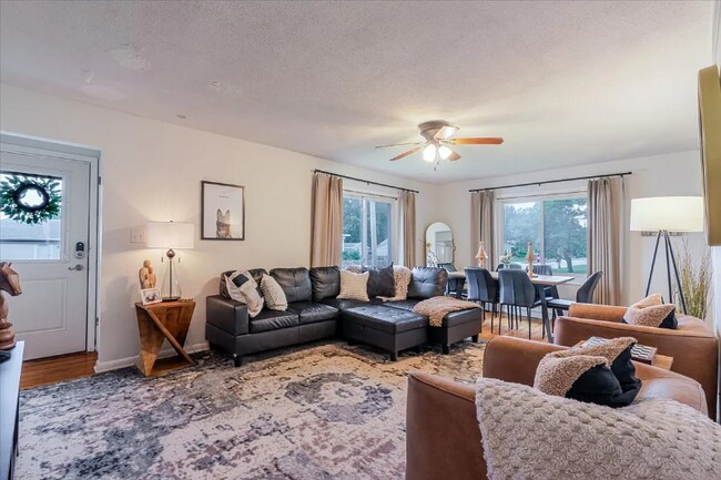 Foto del edificio - 310 W Prairie St