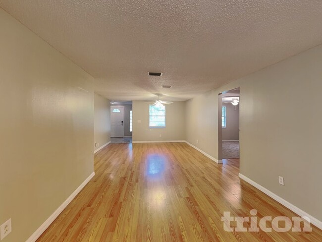 Building Photo - 18307 Oakdale Rd