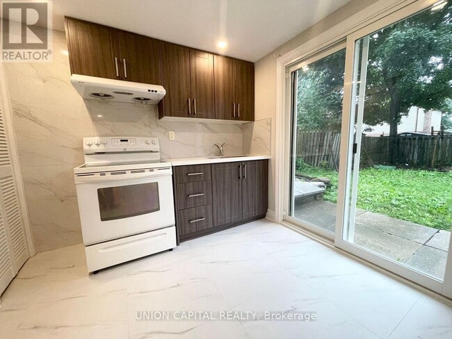 Building Photo - 75 Madsen Crescent