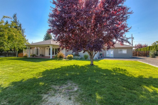 Building Photo - 3 br, 2.5 bath House - 711 Country Club Dr