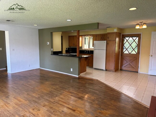 Building Photo - 4 Bedroom Home in Hayden Bridge Area w/ La...