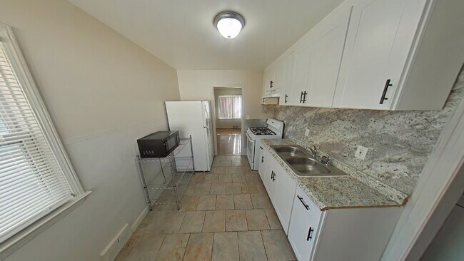 Foto del edificio - 8059 Prospect Ave