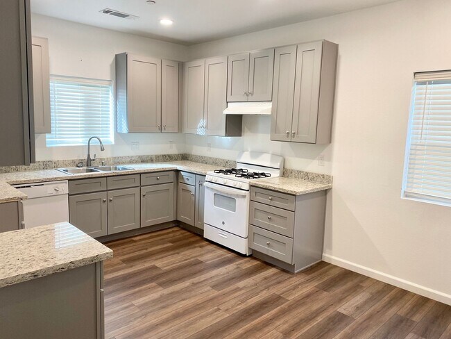 Foto del edificio - 1326 S Santa Fe St