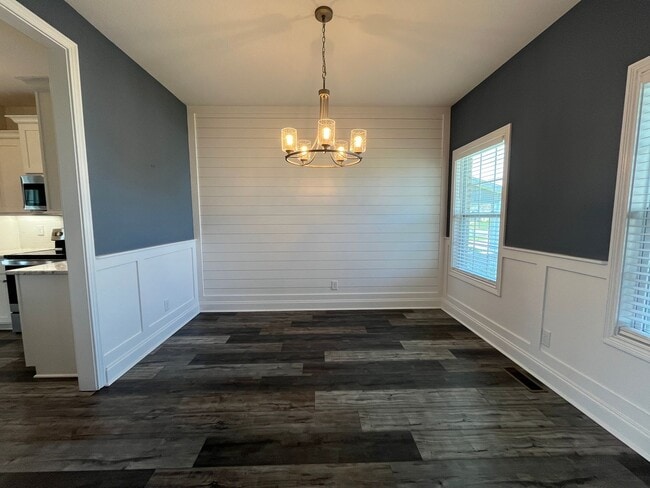 Building Photo - 557 Dexter Dr