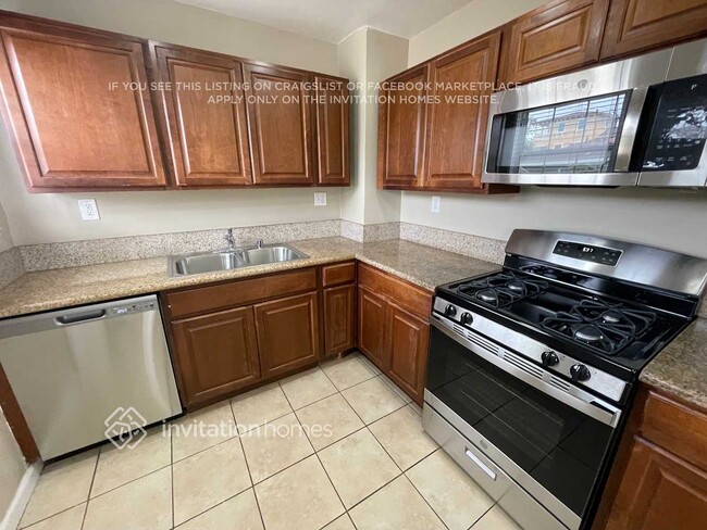 Foto del edificio - 1310 W 219th St