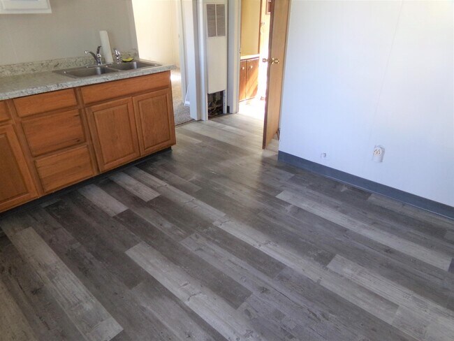 Foto del edificio - 1332 Baxter Ln