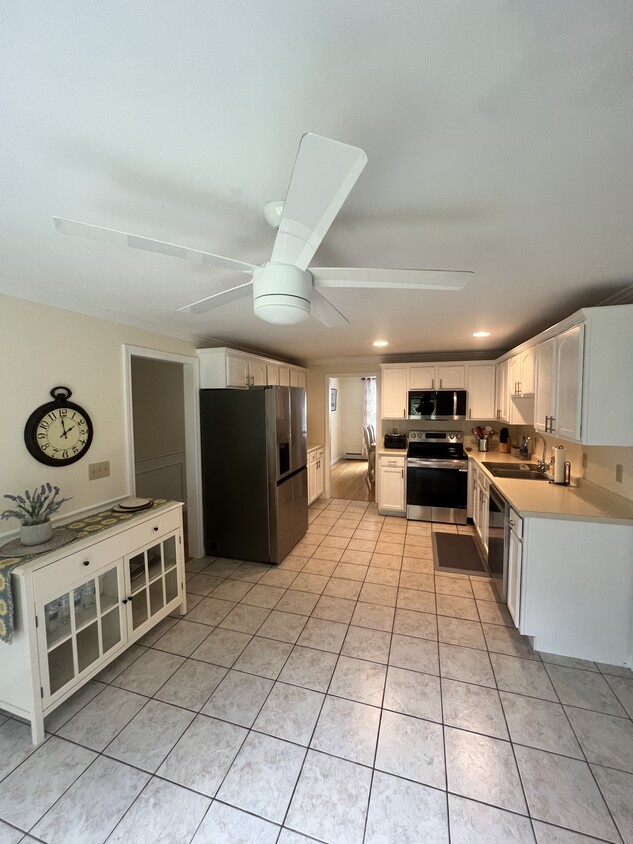 New appliances in kitchen - 34 Deer Run