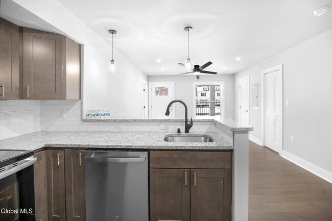 Foto del edificio - 103 E High St