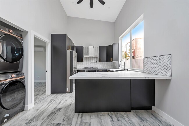 Foto del edificio - 12420 Idaho Ave