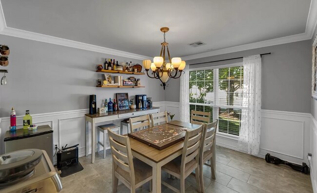 Building Photo - Spacious 3 Bed, 3 Bath Home with Luxury Am...