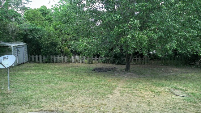 Building Photo - 3420 Westmont Dr