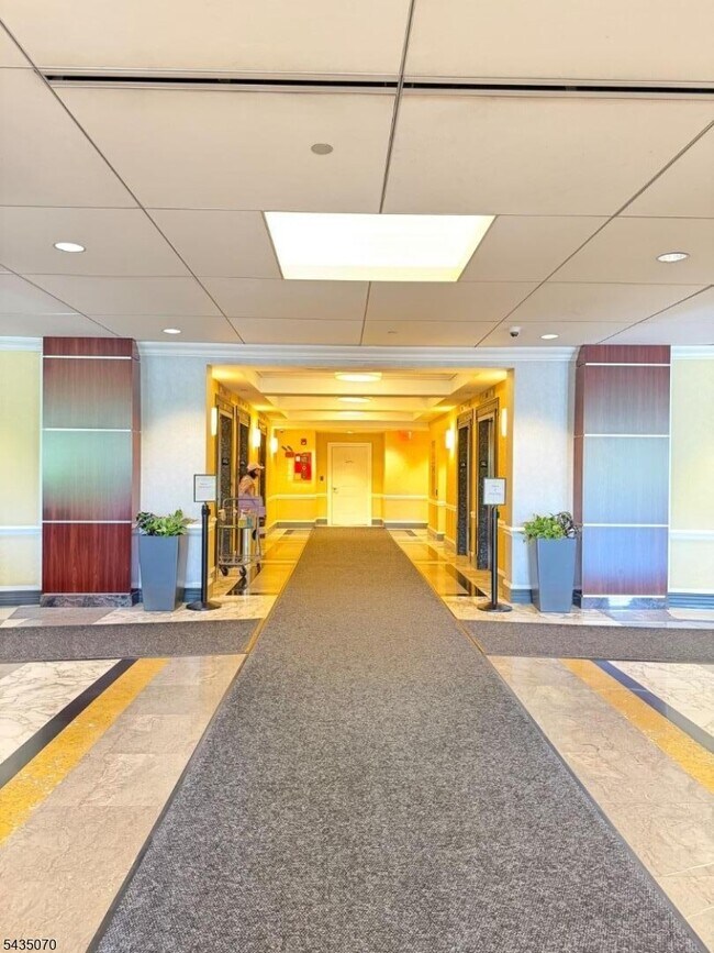 Foto del edificio - 2100 Linwood Ave