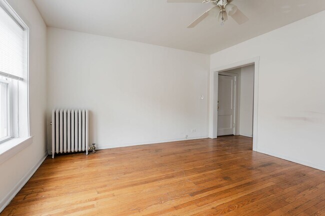 Foto del edificio - North Center / St. Bens - 2 Bed / 1 Bath - Heat Included