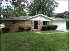 Building Photo - 48 S Wakefield Dr