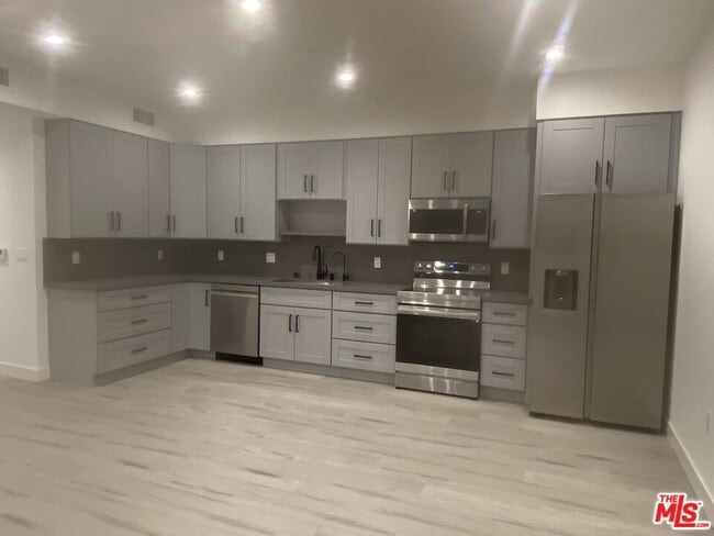 Foto del edificio - 10455 Etiwanda Ave