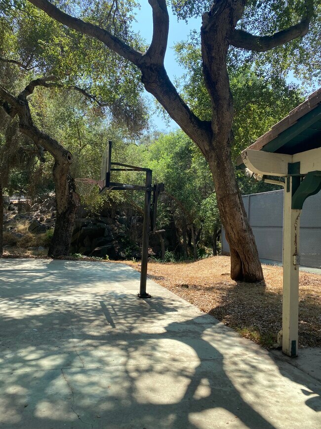 Basketball - 47360 Sandia Creek Dr