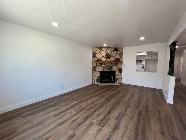 Building Photo - 451 ELDOR