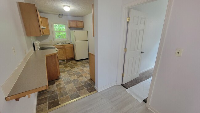 Building Photo - 537 Allyn St