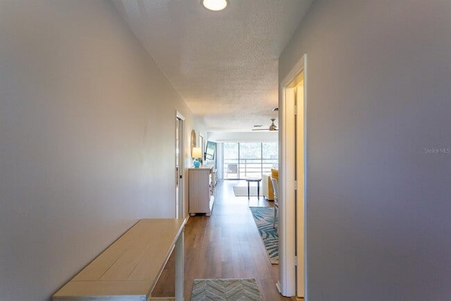 Building Photo - 5630 Golf Pointe Dr