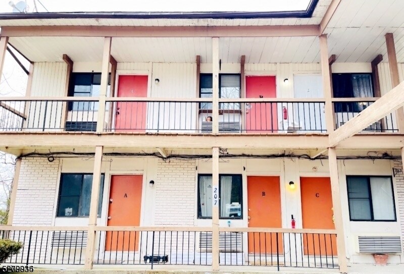 207 Old Chimney Ridge Rd Unit F, Montague, NJ 07827 Room for Rent in