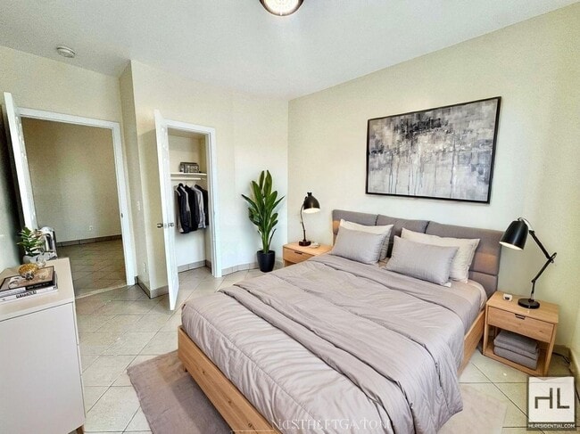 Building Photo - 85 STREET