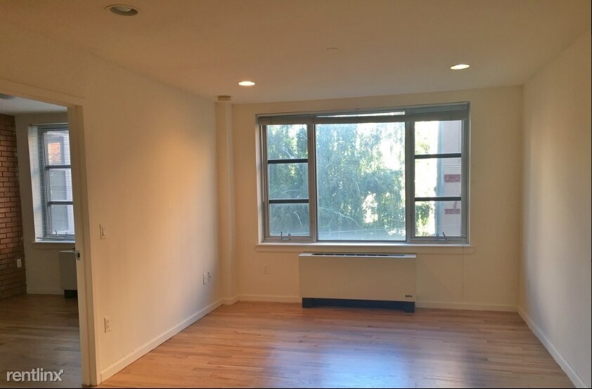 Primary Photo - 226 E 3rd St