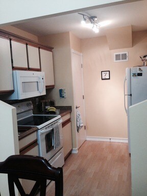 Building Photo - 2113 Turtle Creek Dr