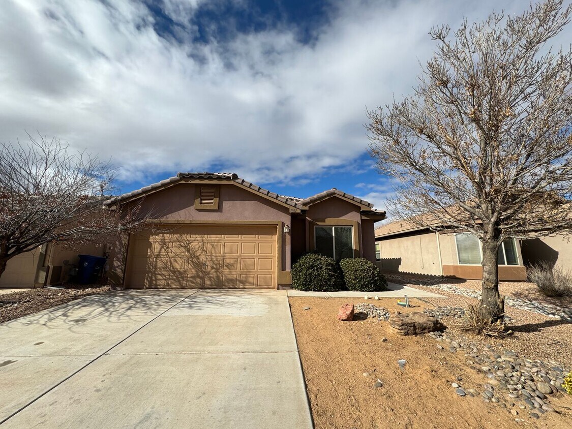 Primary Photo - Cute 2 bed 2 bath home with office!