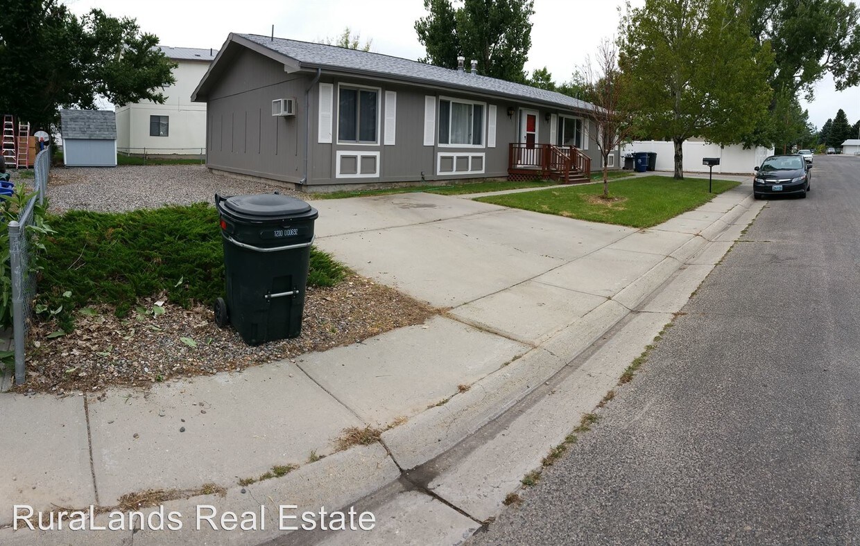 Primary Photo - 807-809 North Point Cir