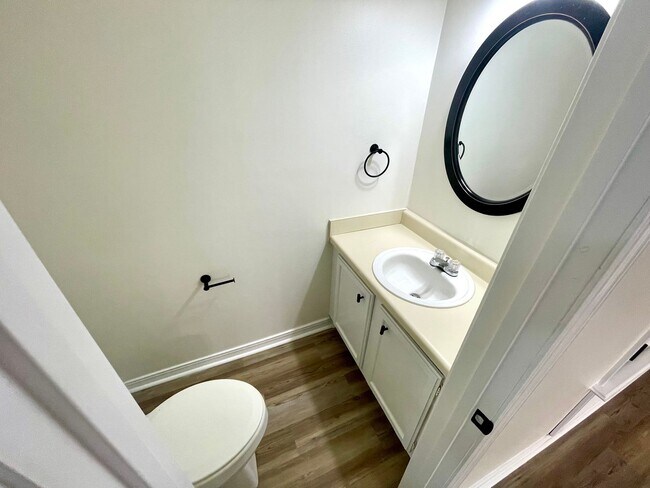 Foto del edificio - 2 Bed 1 Bath Townhome Available in NE Jack...