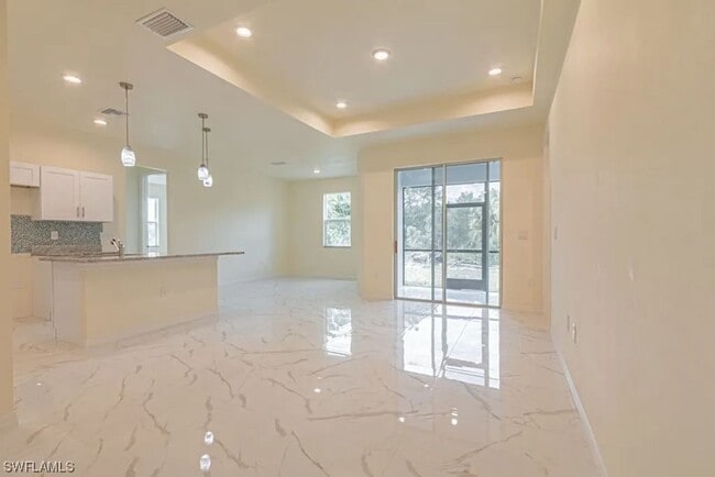 Building Photo - Stunning 3BR/2BA Home with 2-Car Garage & Screened Lanai in Lehigh Acres