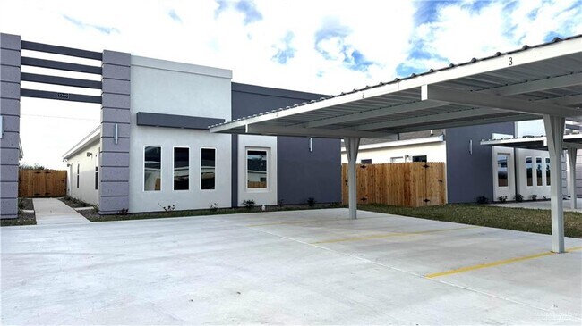 Building Photo - 17 N 43rd St