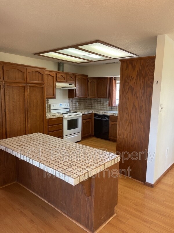 Foto del edificio - 31478 Pleasant Valley Rd