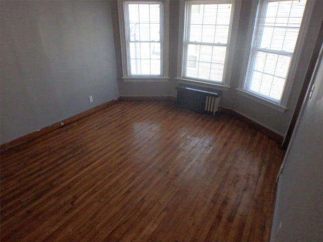 Building Photo - 143 Bartlett St - 2