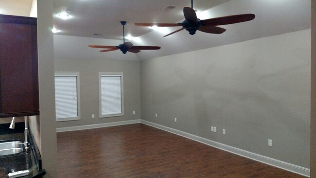 Building Photo - 6035 Wisteria Ln