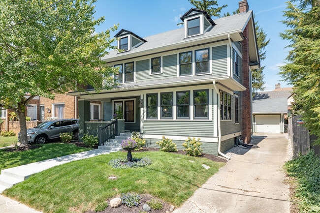 Foto del edificio - 322 E 37th St