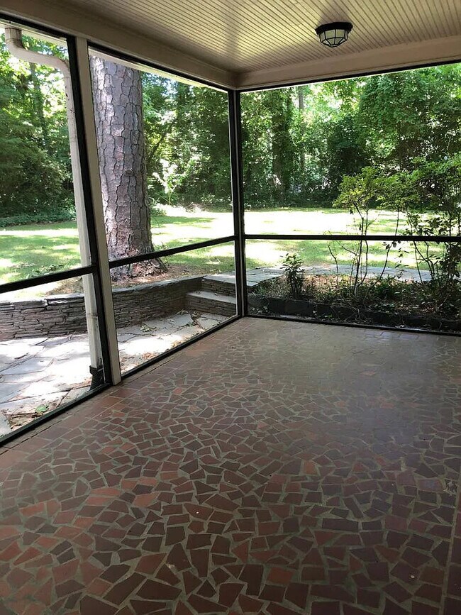 Foto del edificio - 1728 Homestead Ave NE