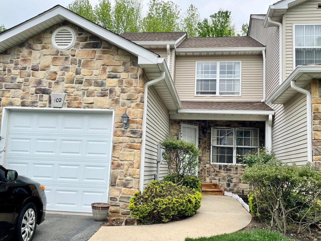 Primary Photo - 102 Falcongate Dr