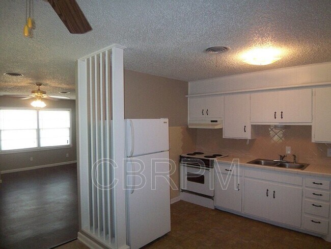 Foto del edificio - 5401 Temple Ave