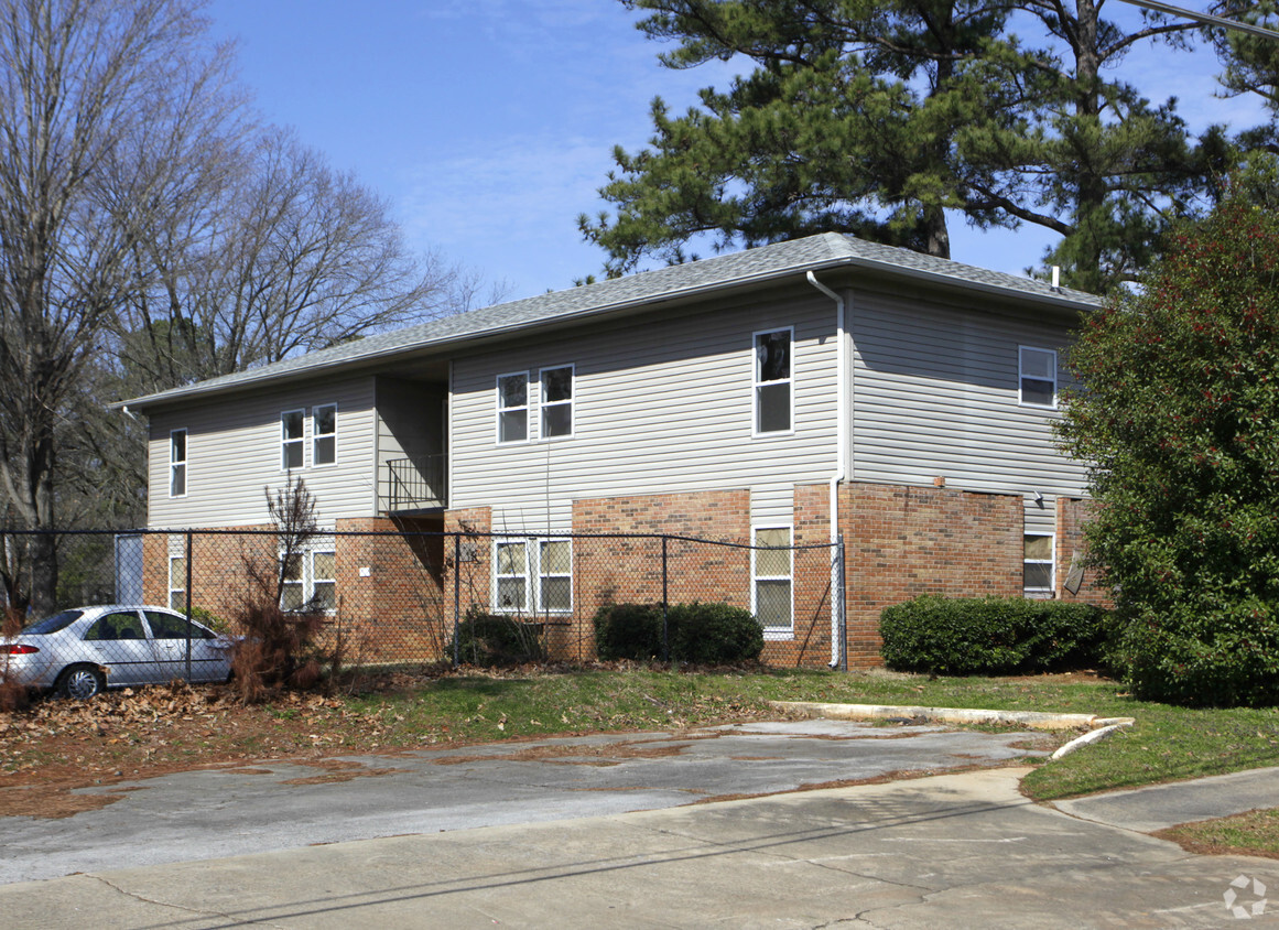 Pine Tree Apartments - Drake Crossing